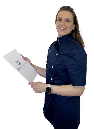 marta-rigodanza-con-cartellina